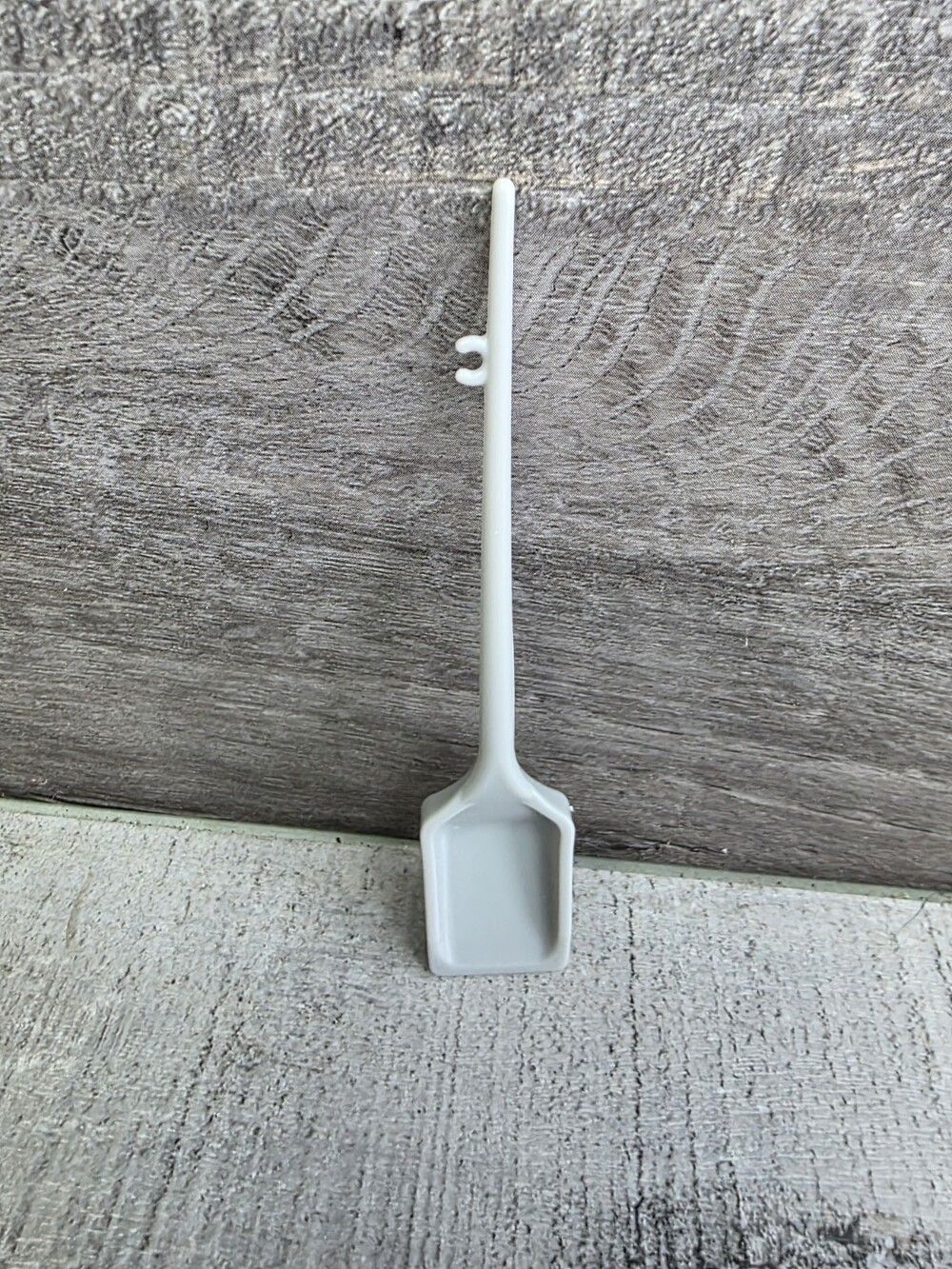 Barbie Doll Gardening Shovel Finger Grip Hole Gray g63e